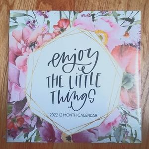 NWT 2022 Enjoy the Little Things  12 month floral themed wall calendar